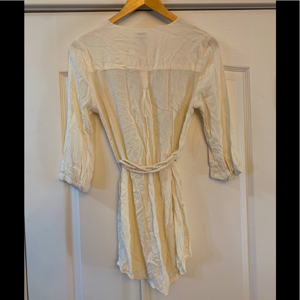 Dynamite Blouse - Picture 2 of 4